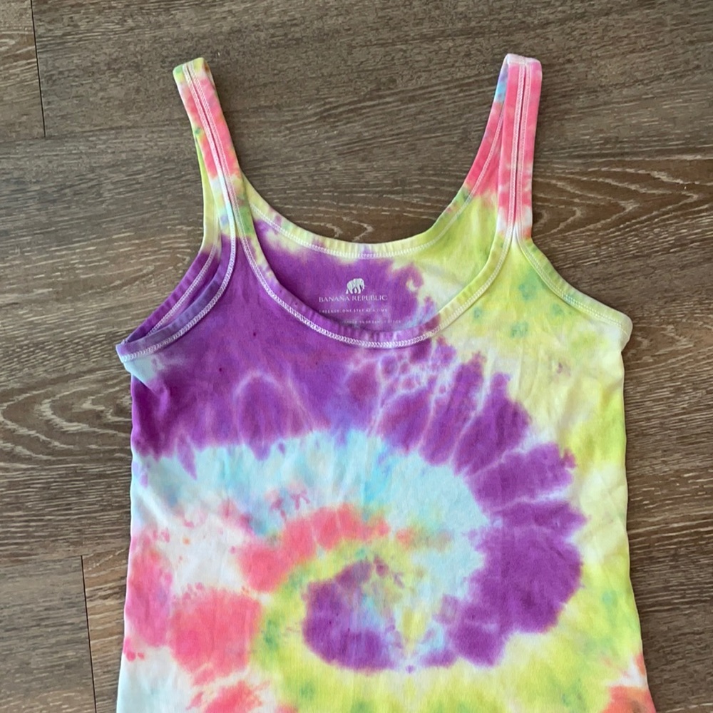 hand dyed tie dye tank top medium cropped